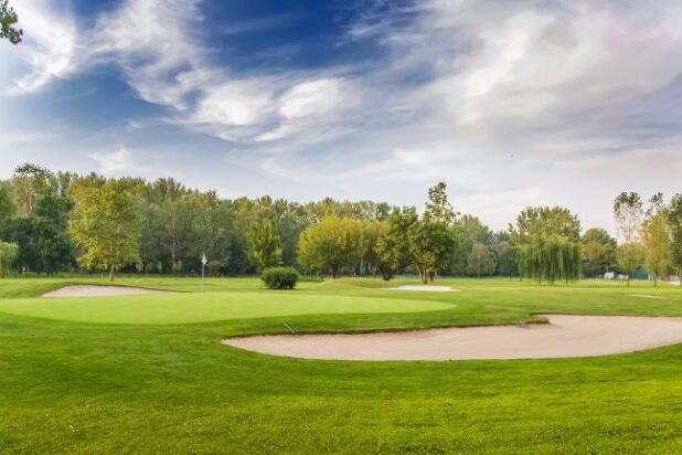 A golf course that could benefit from a golf robot